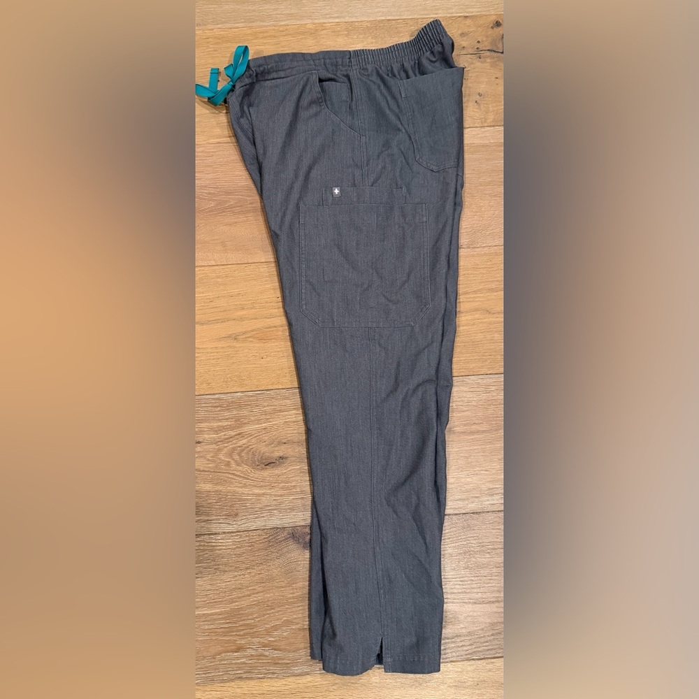 FIGS Women's Graphite Scrub Set | Casma Top Small | Yola Pants S/P - Picture 13 of 16